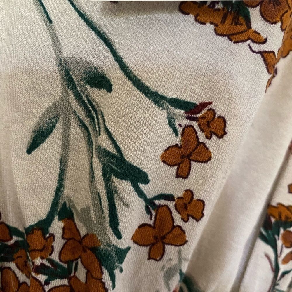 Floral dress.  - Picture 6 of 10